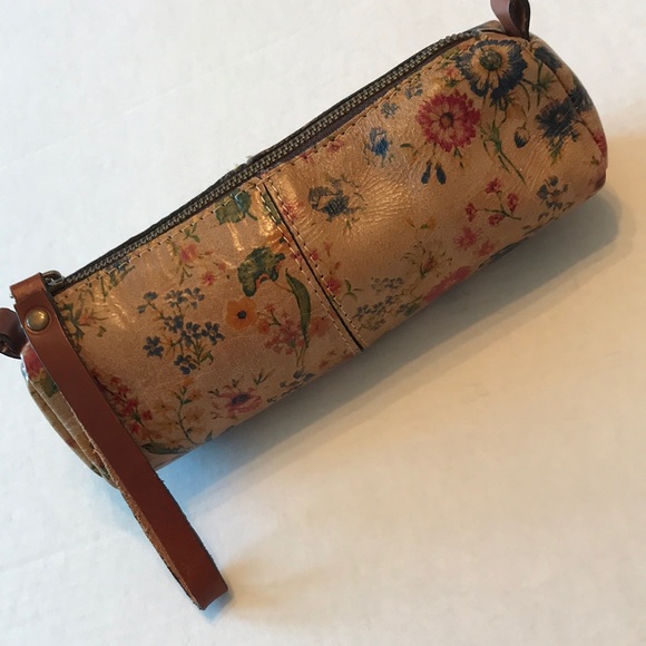 Patricia Nash Handbags - Patricia Nash leather wristlet.